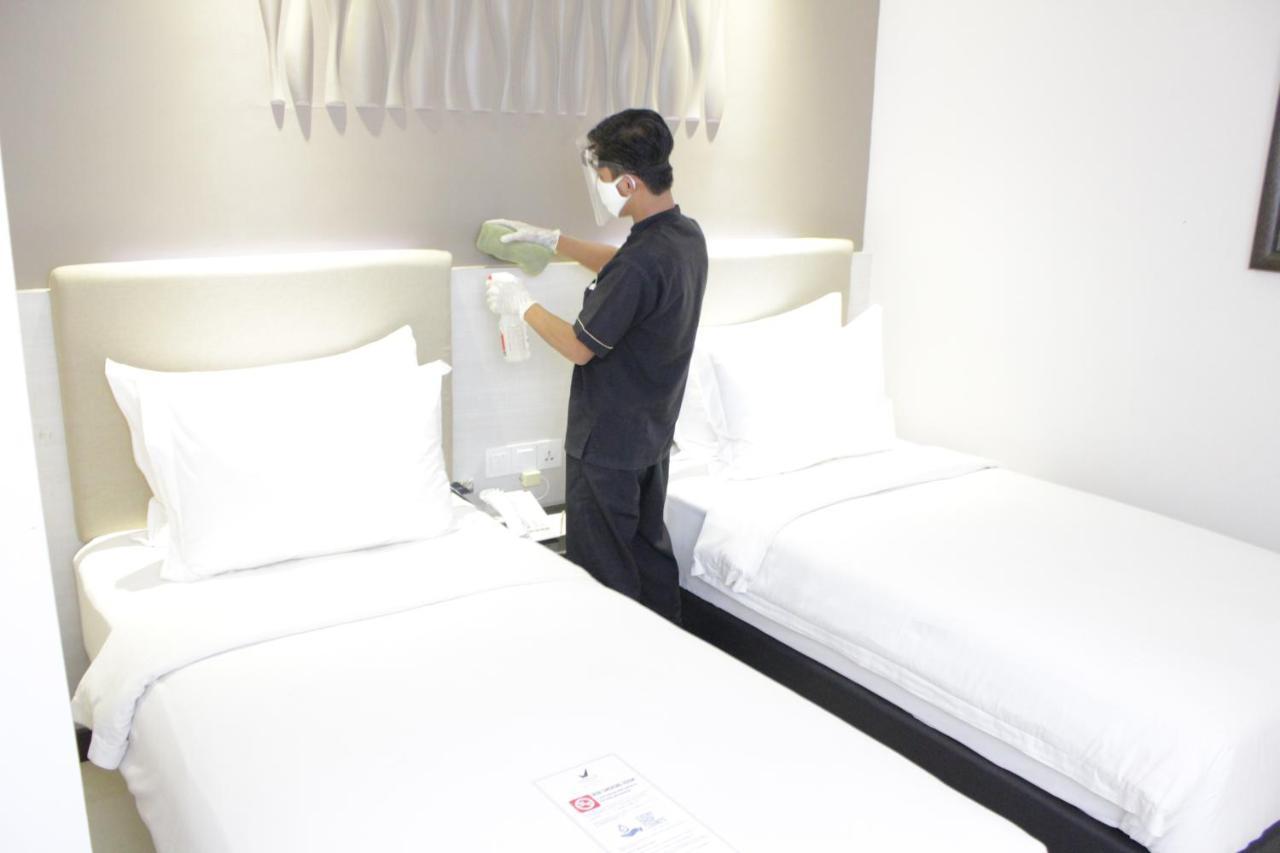 Verse Lite Hotel Gajah Mada Giacarta Esterno foto