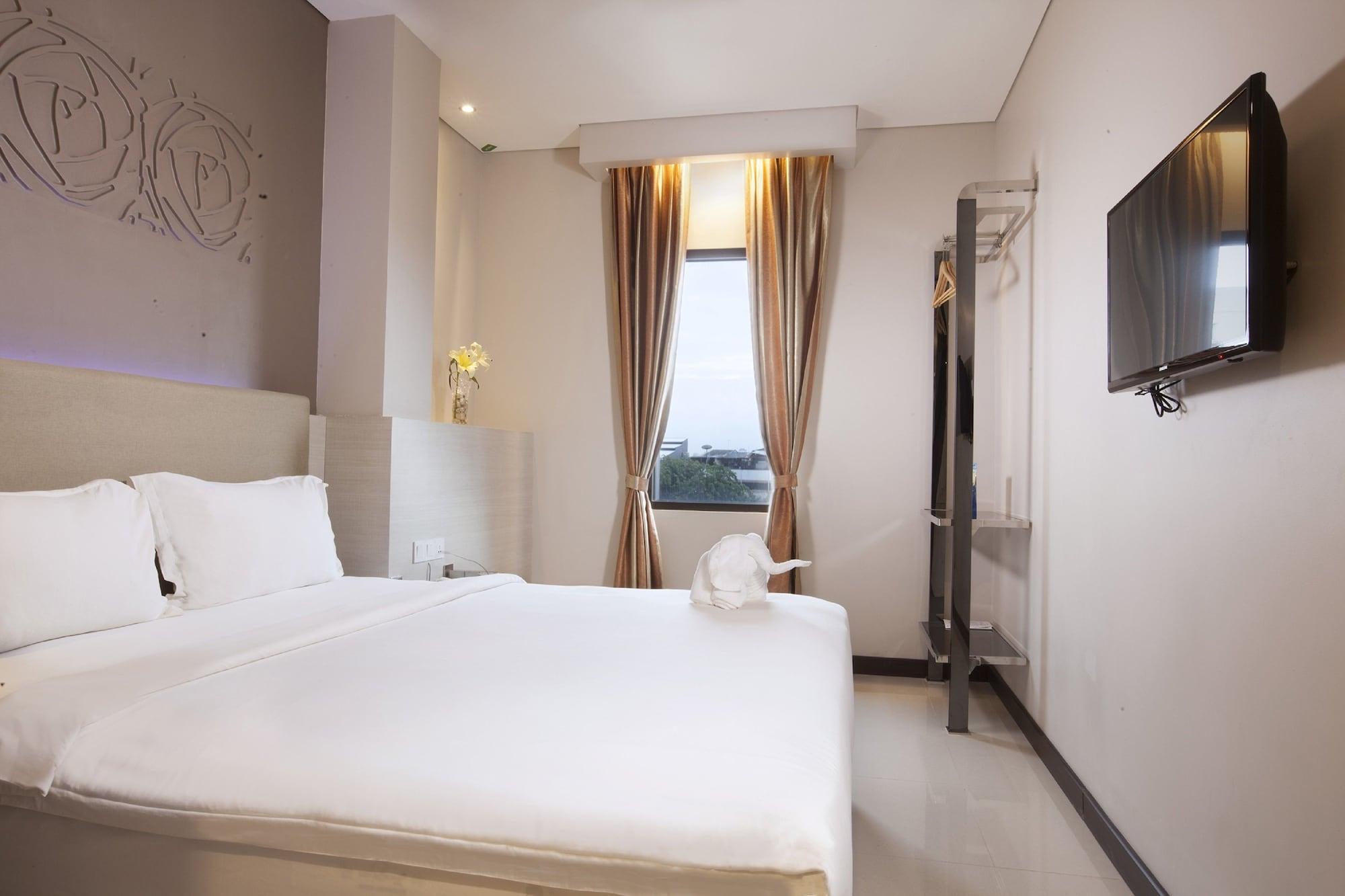 Verse Lite Hotel Gajah Mada Giacarta Esterno foto