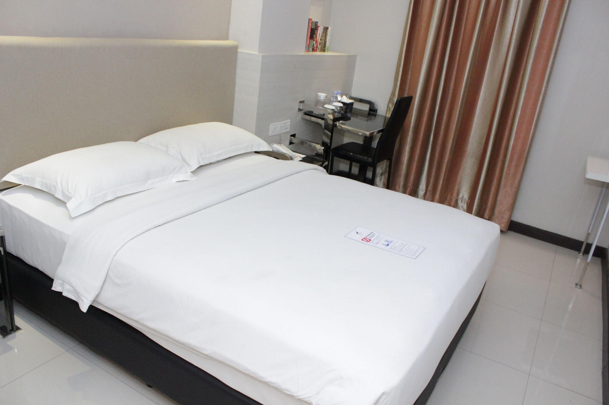 Verse Lite Hotel Gajah Mada Giacarta Esterno foto