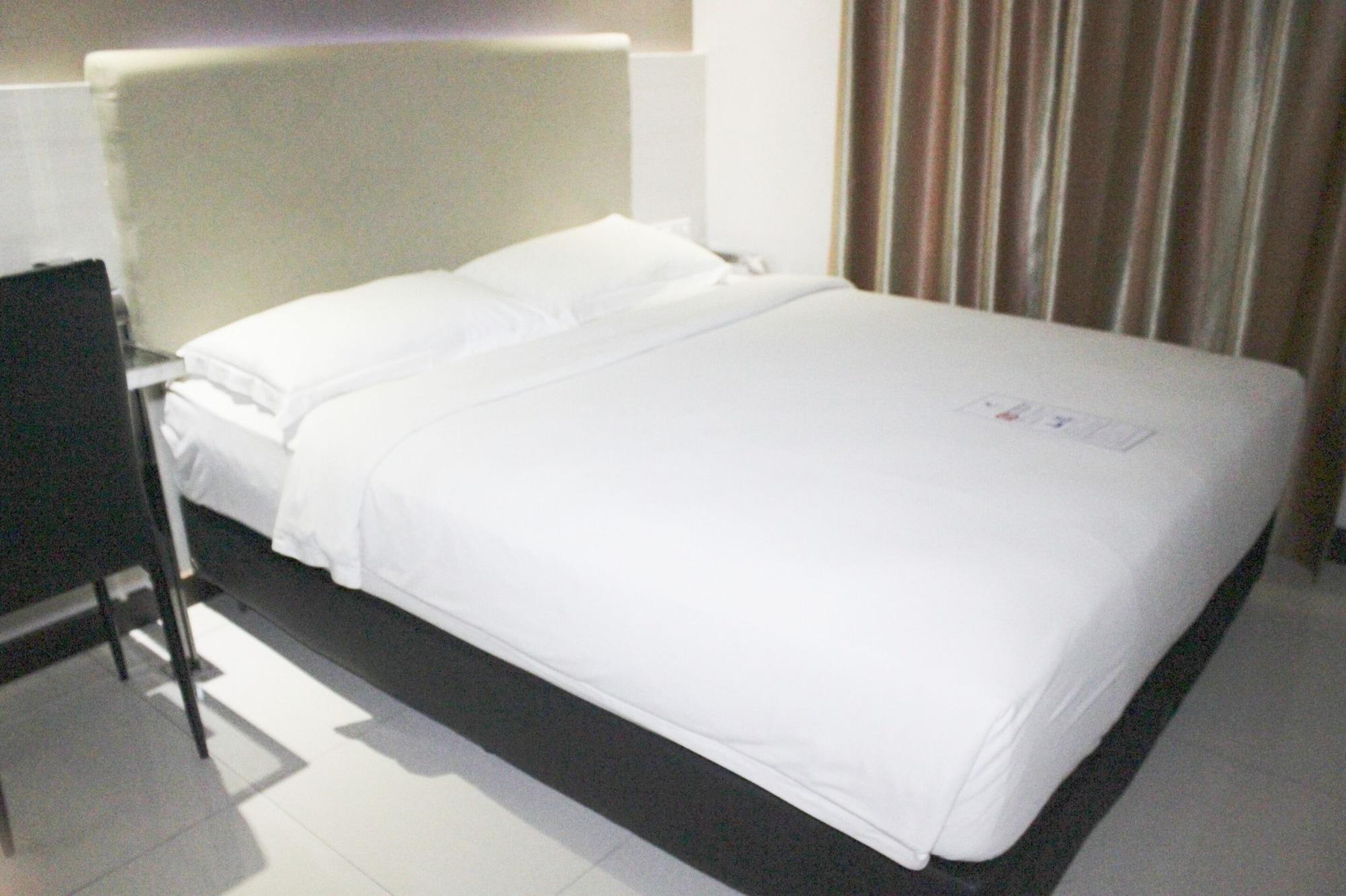 Verse Lite Hotel Gajah Mada Giacarta Esterno foto